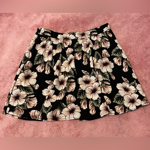 Floral Mini Skirt - Picture 3 of 5